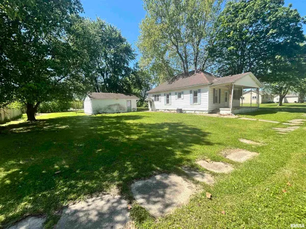$59,900 | 102 East Sycamore Street, Thayer, IL 62615