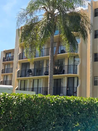$200,000 | 3500 Blue Lake Drive, Unit 304, Pompano Beach, FL 33064