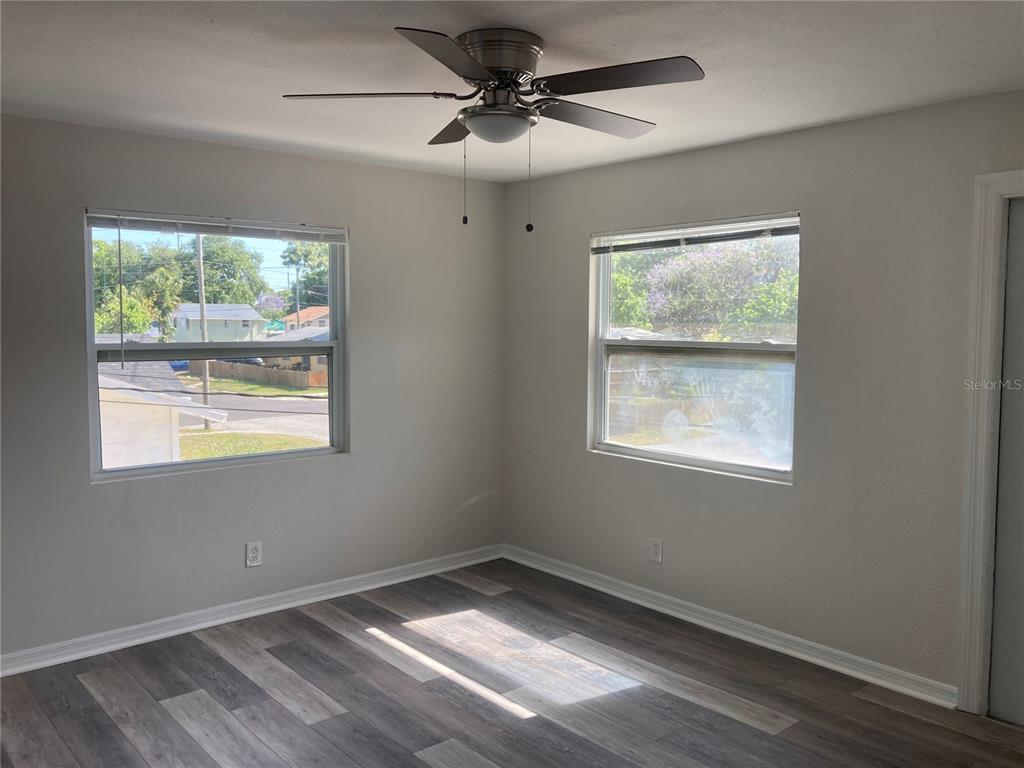 5200 3rd Avenue South St. Petersburg, FL 33707 - Photo 33 of 47 a view of an empty room and window