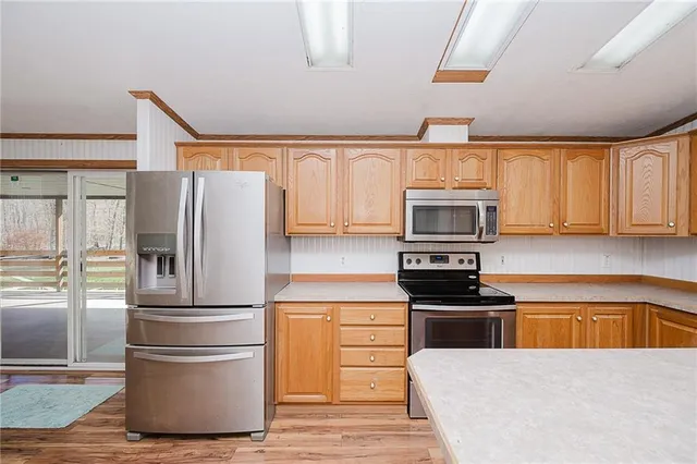 a view of an empty room with a ceiling fan