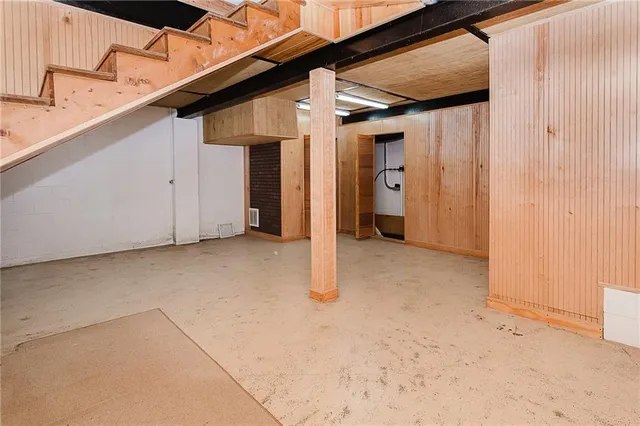 a view of a house with entryway