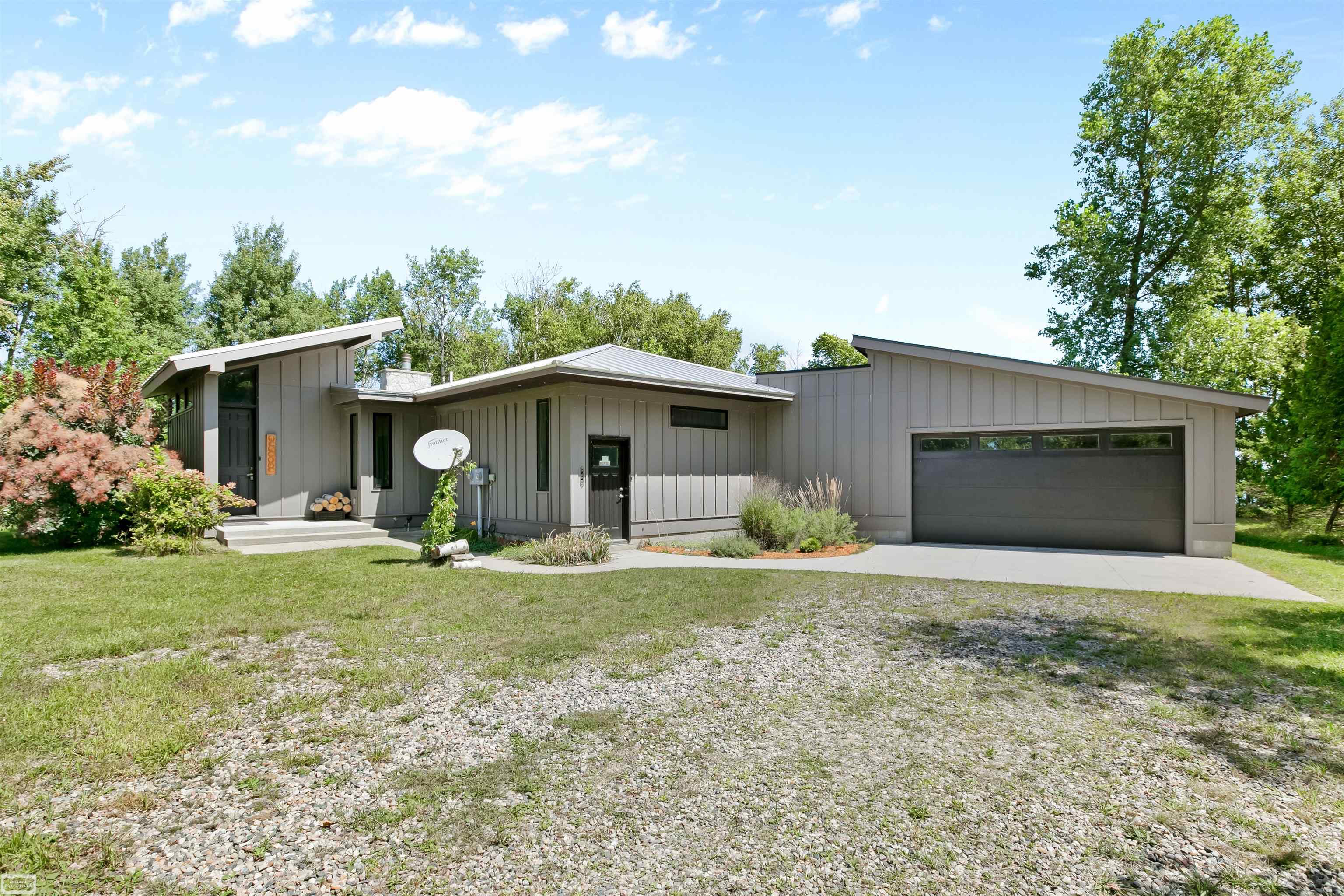 7470 Lakeshore Road Palms, MI 48465 - Photo 4 of 49 50152190-4e4493cc-7108-4720-a777-2ed18bd5c919.JPG