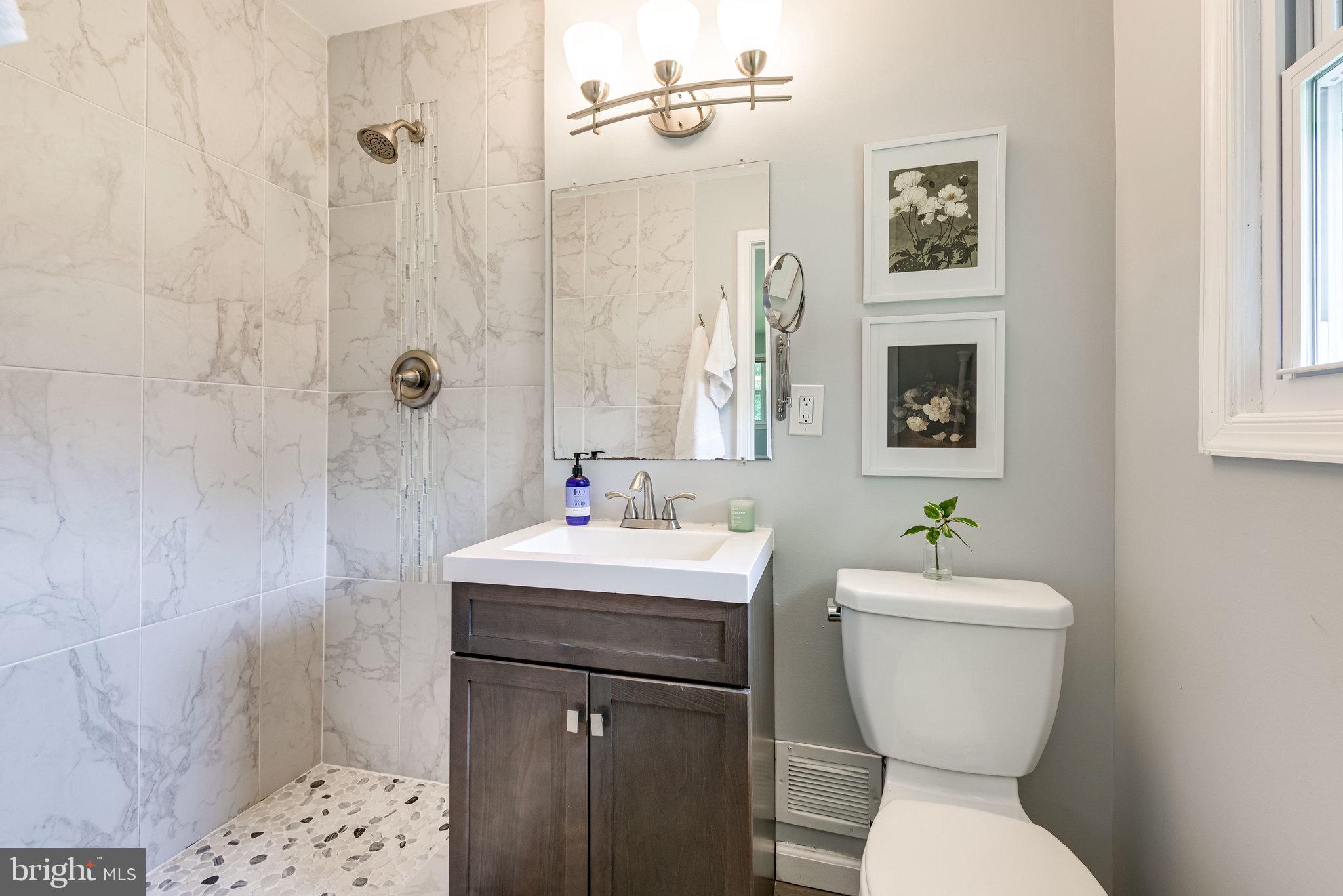 5200 York Road Alexandria, VA 22310 - Photo 29 of 49 Primary bathroom