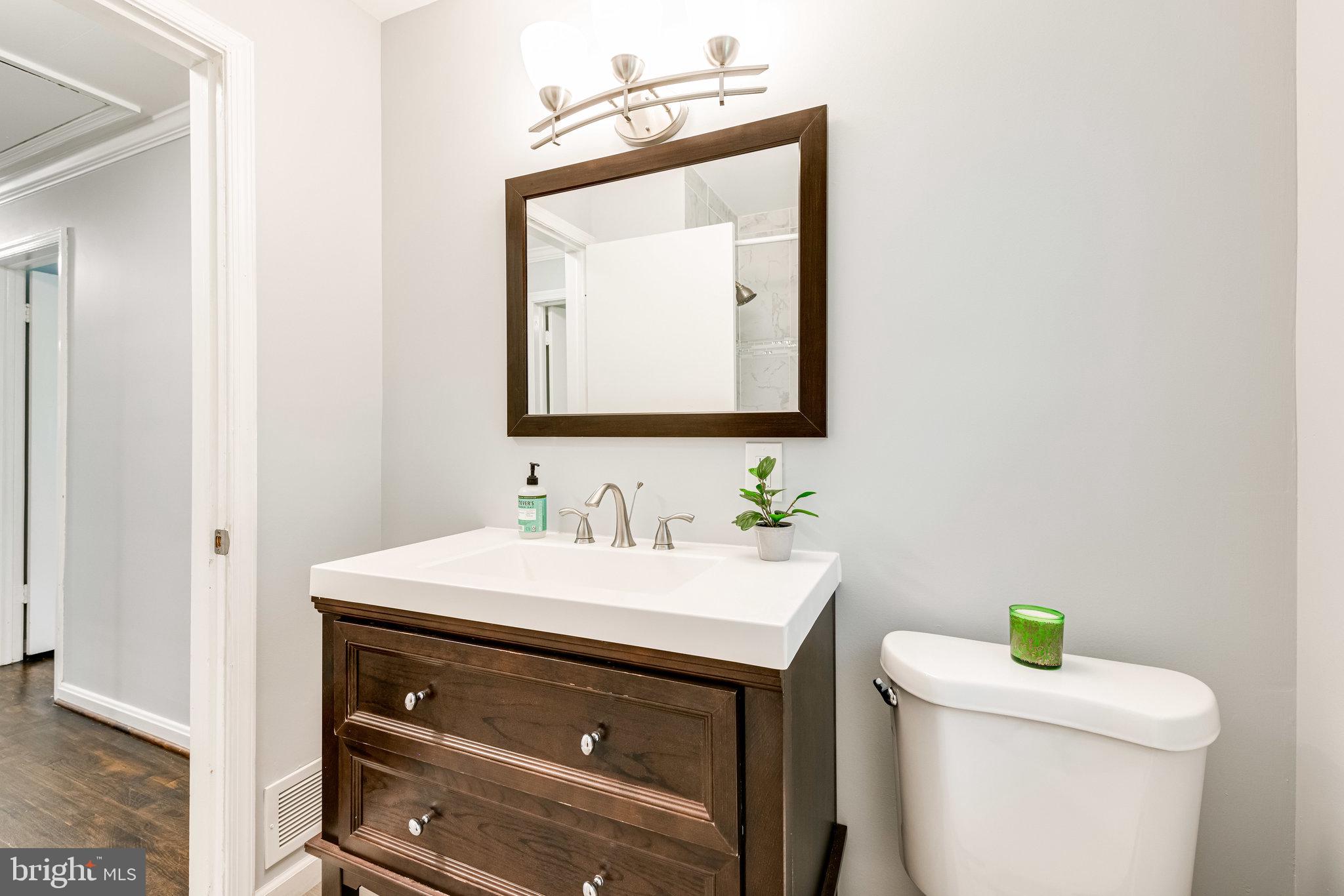 5200 York Road Alexandria, VA 22310 - Photo 31 of 49 First floor bathroom