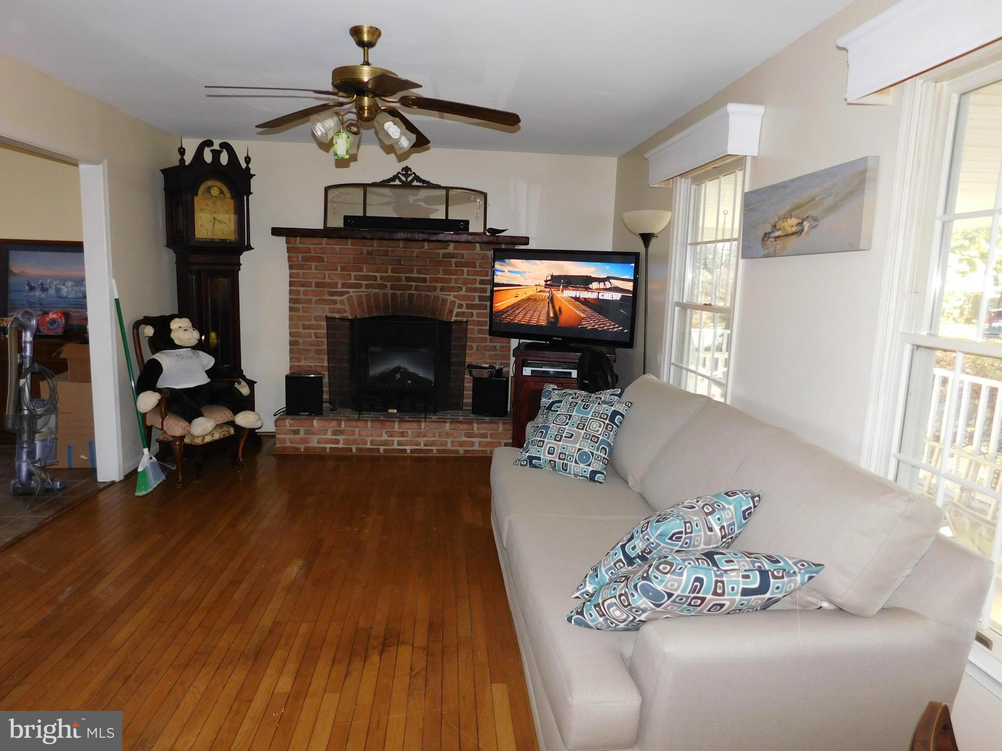 2606 Cove Point Road Lusby, MD 20657 - Photo 9 of 14 Living Room