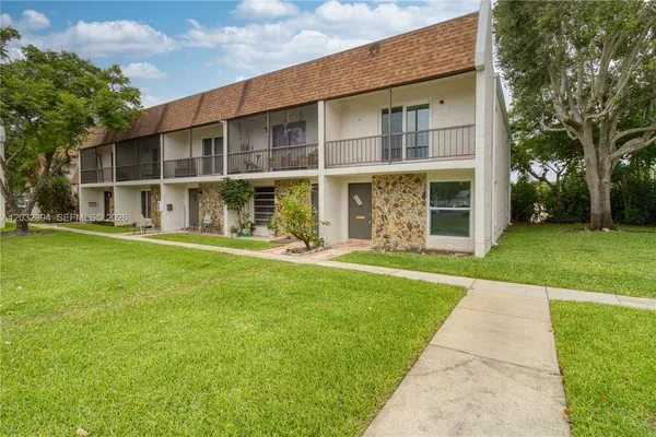 $2,900 | 5259 Southwest 40th Avenue, Unit 26, Dania Beach, FL 33314