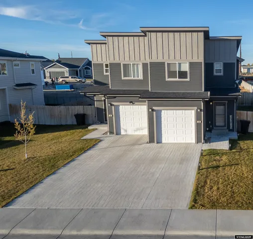 $330,000 | 4590 Pontiac Street, Mills, WY 82644