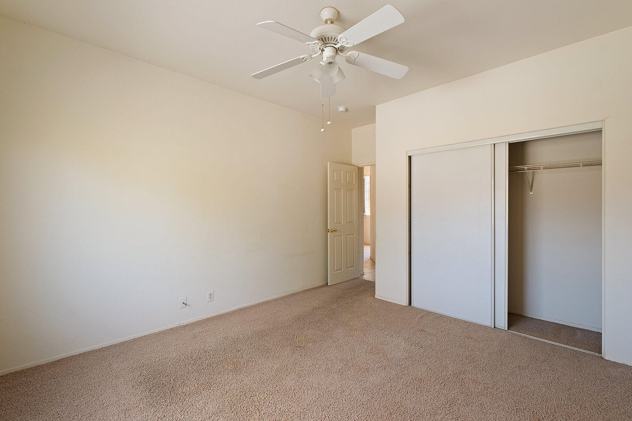 68338 Riviera Road Cathedral City, CA 92234 - Photo 28 of 29 an empty room with a ceiling fan and a chandelier fan