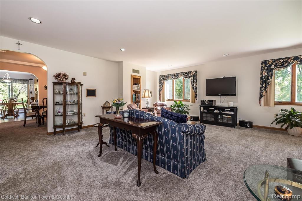 1810 North Hughes Road Howell, MI 48843 - Photo 14 of 55