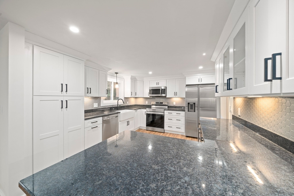 203 Clark Road Plymouth, MA 02360 - Photo 8 of 40 Gallery Image 8