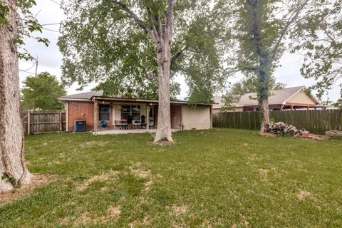 a view of an house with backyard space and garden