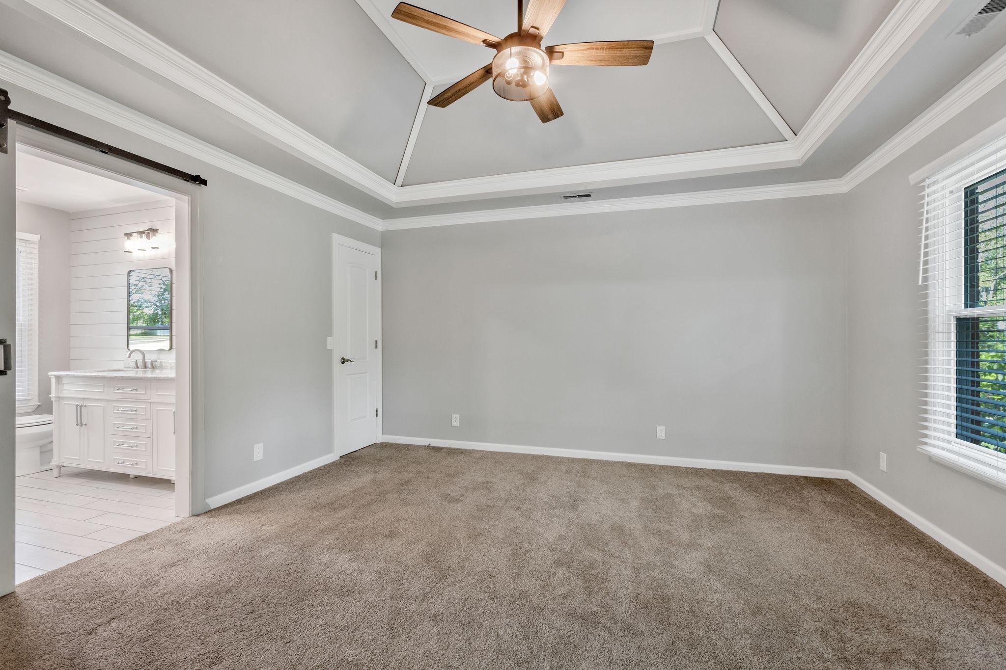 3508 Forest Park Road Springfield, TN 37172 - Photo 18 of 45 an empty room with windows and fan