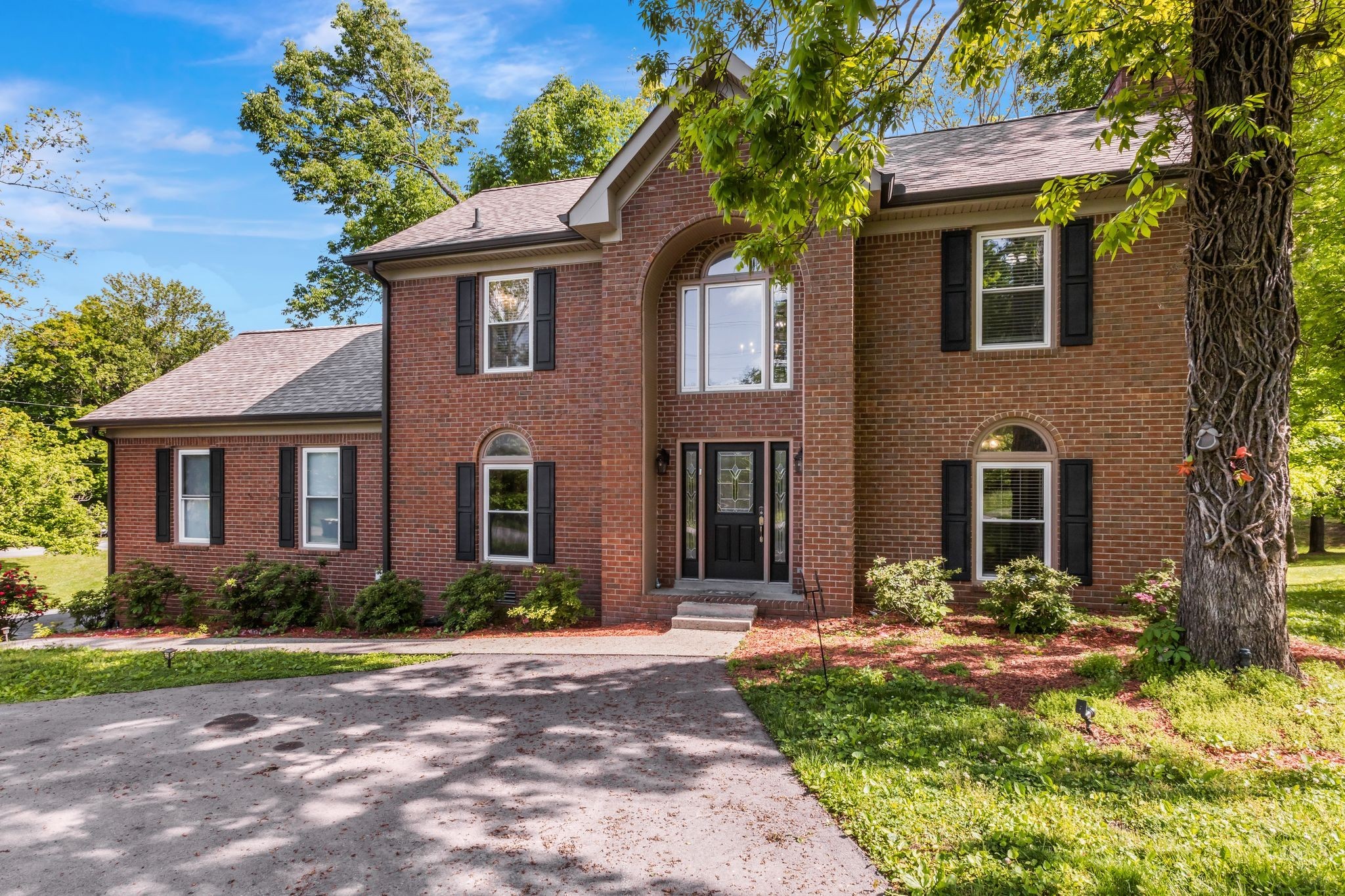3508 Forest Park Road Springfield, TN 37172 - Photo 2 of 45 a front view of a house with yard and green space