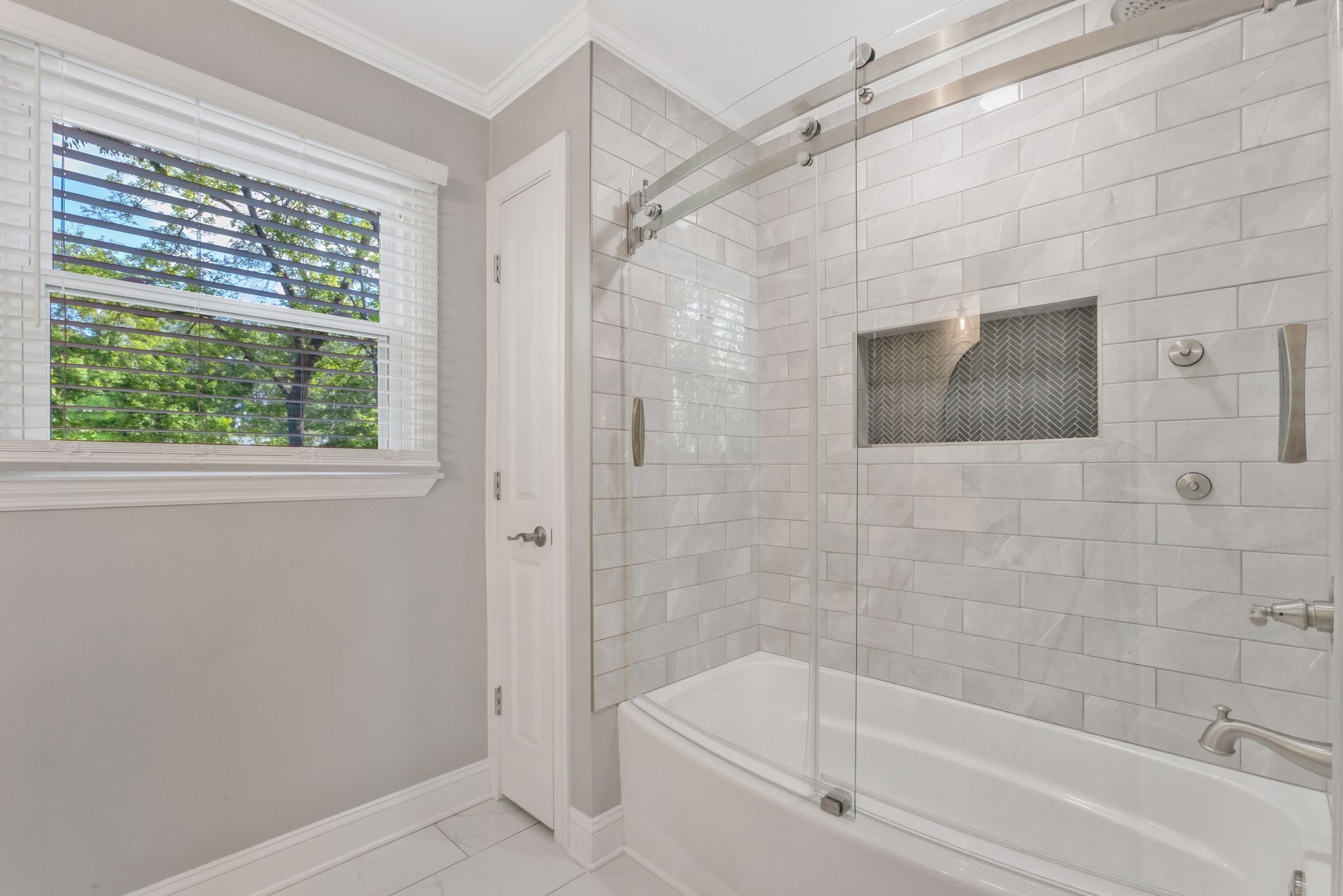 3508 Forest Park Road Springfield, TN 37172 - Photo 29 of 45 a bathroom with a shower and bathtub