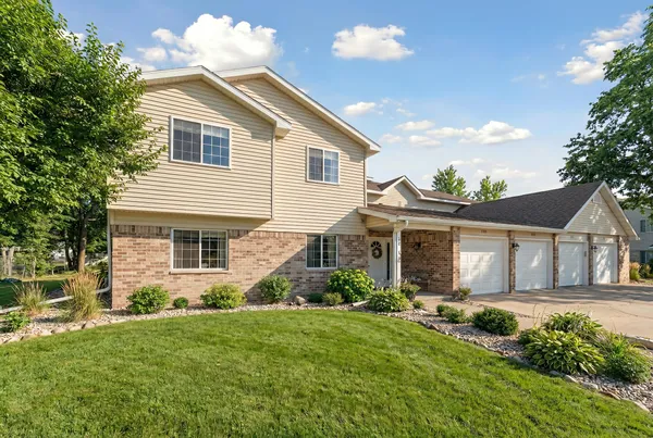 $2,400 | 129 South Curtis Street, Lake Geneva, WI 53147