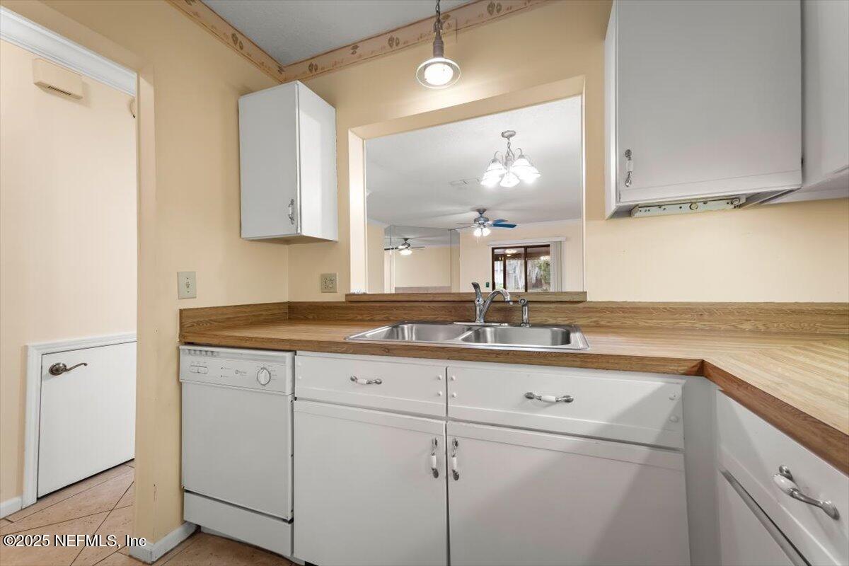 3801 Crown Point Road, Unit 3073 Jacksonville, FL 32257 - Photo 11 of 26 a bathroom with a sink and a mirror