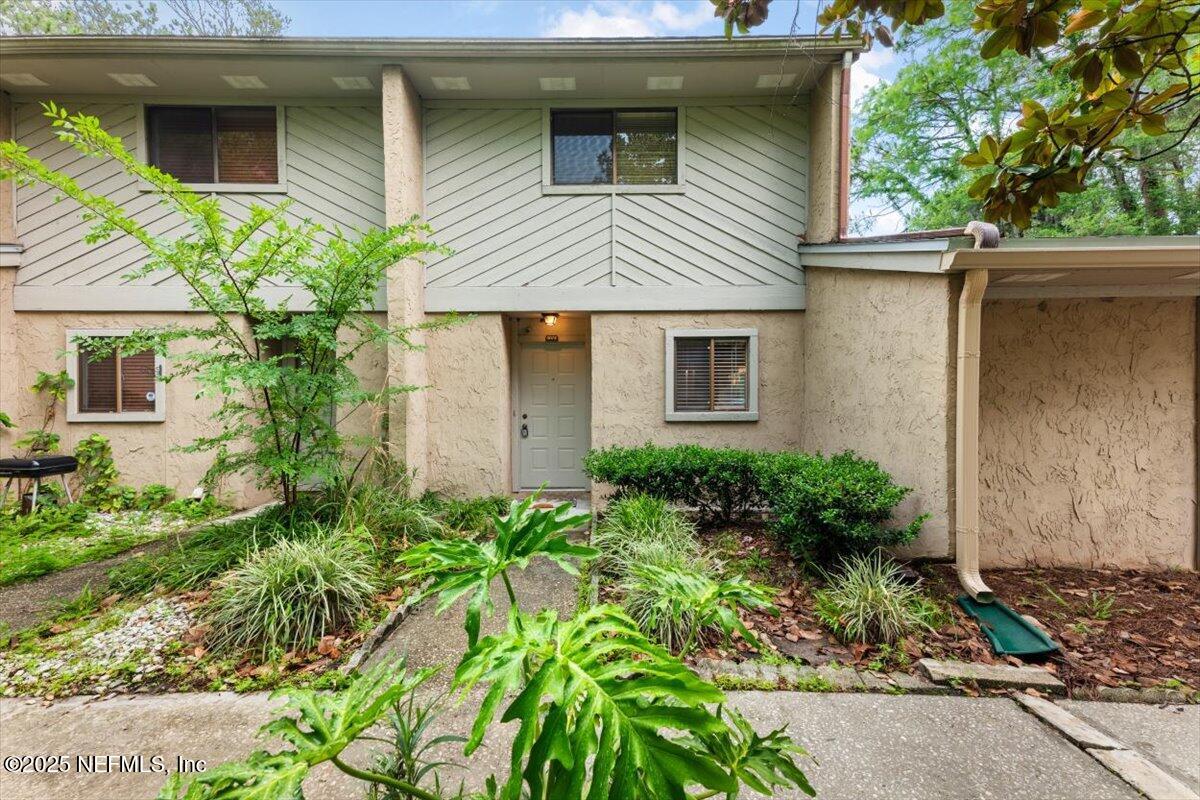 3801 Crown Point Road, Unit 3073 Jacksonville, FL 32257 - Photo 2 of 26 a front view of a house with garden