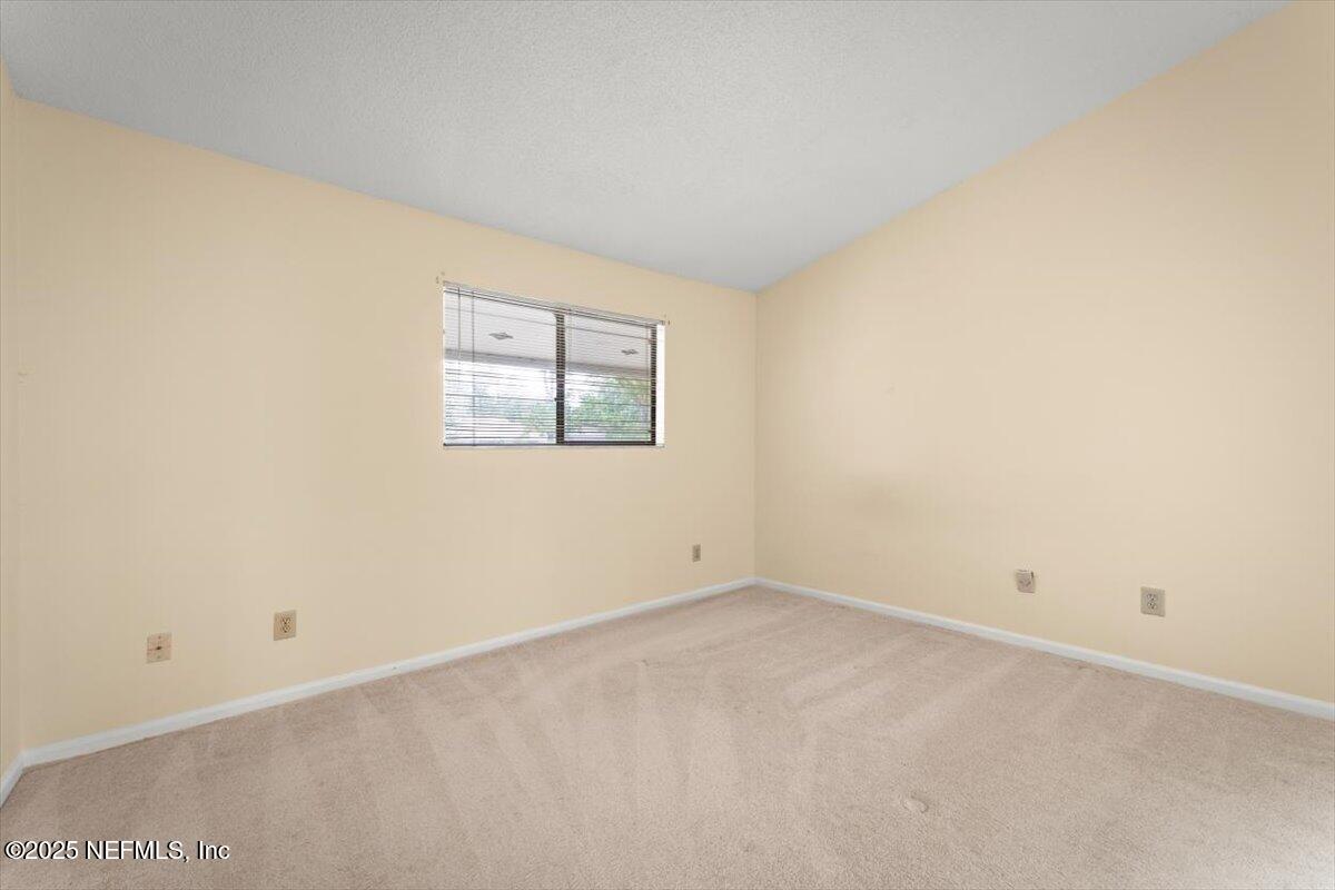 3801 Crown Point Road, Unit 3073 Jacksonville, FL 32257 - Photo 21 of 26 an empty room with a window