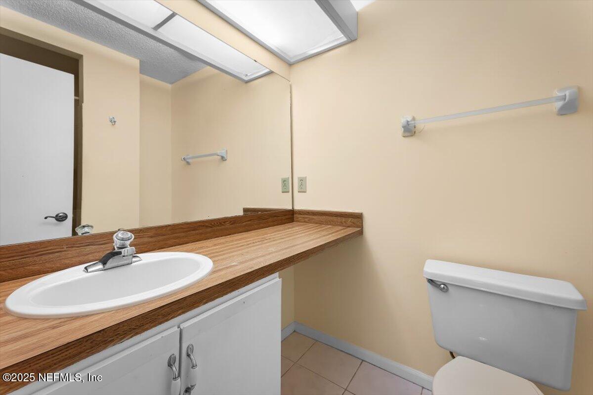 3801 Crown Point Road, Unit 3073 Jacksonville, FL 32257 - Photo 24 of 26 a bathroom with a sink and a toilet