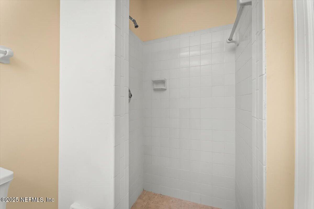 3801 Crown Point Road, Unit 3073 Jacksonville, FL 32257 - Photo 25 of 26 a bathroom with a shower