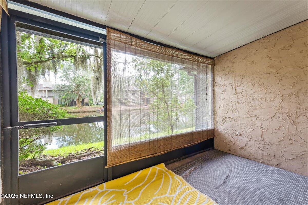 3801 Crown Point Road, Unit 3073 Jacksonville, FL 32257 - Photo 6 of 26 a view of a room with window