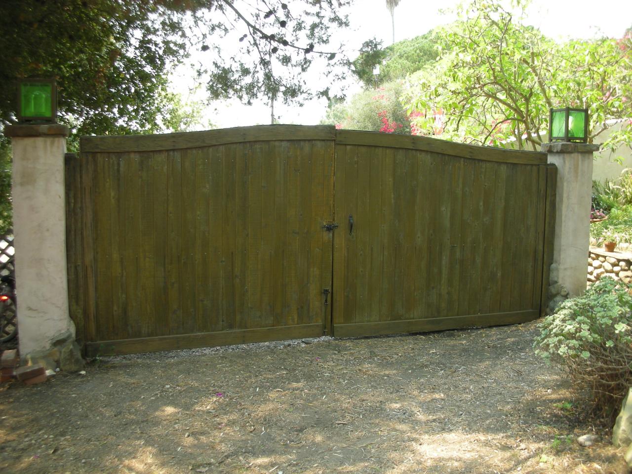 914 Cheltenham Road Santa Barbara, CA 93105 - Photo 16 of 17 Entry Gate