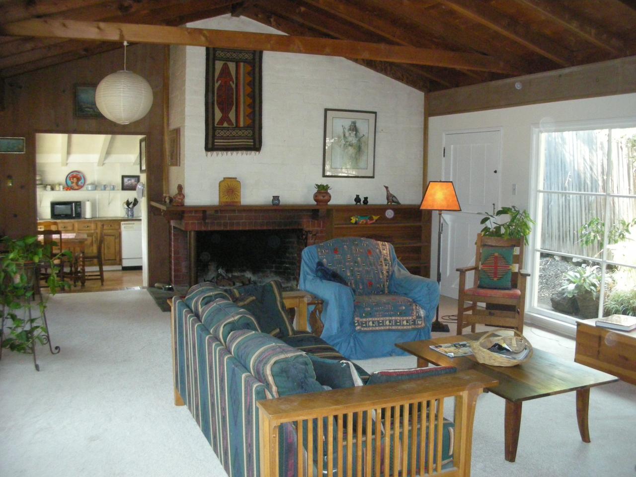 914 Cheltenham Road Santa Barbara, CA 93105 - Photo 2 of 17 Living Room