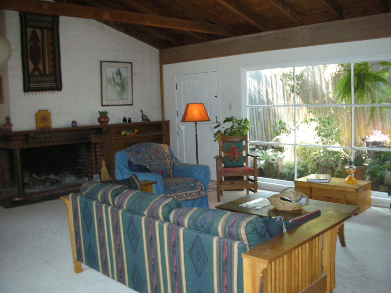 914 Cheltenham Road Santa Barbara, CA 93105 - Photo 4 of 17 Living Room