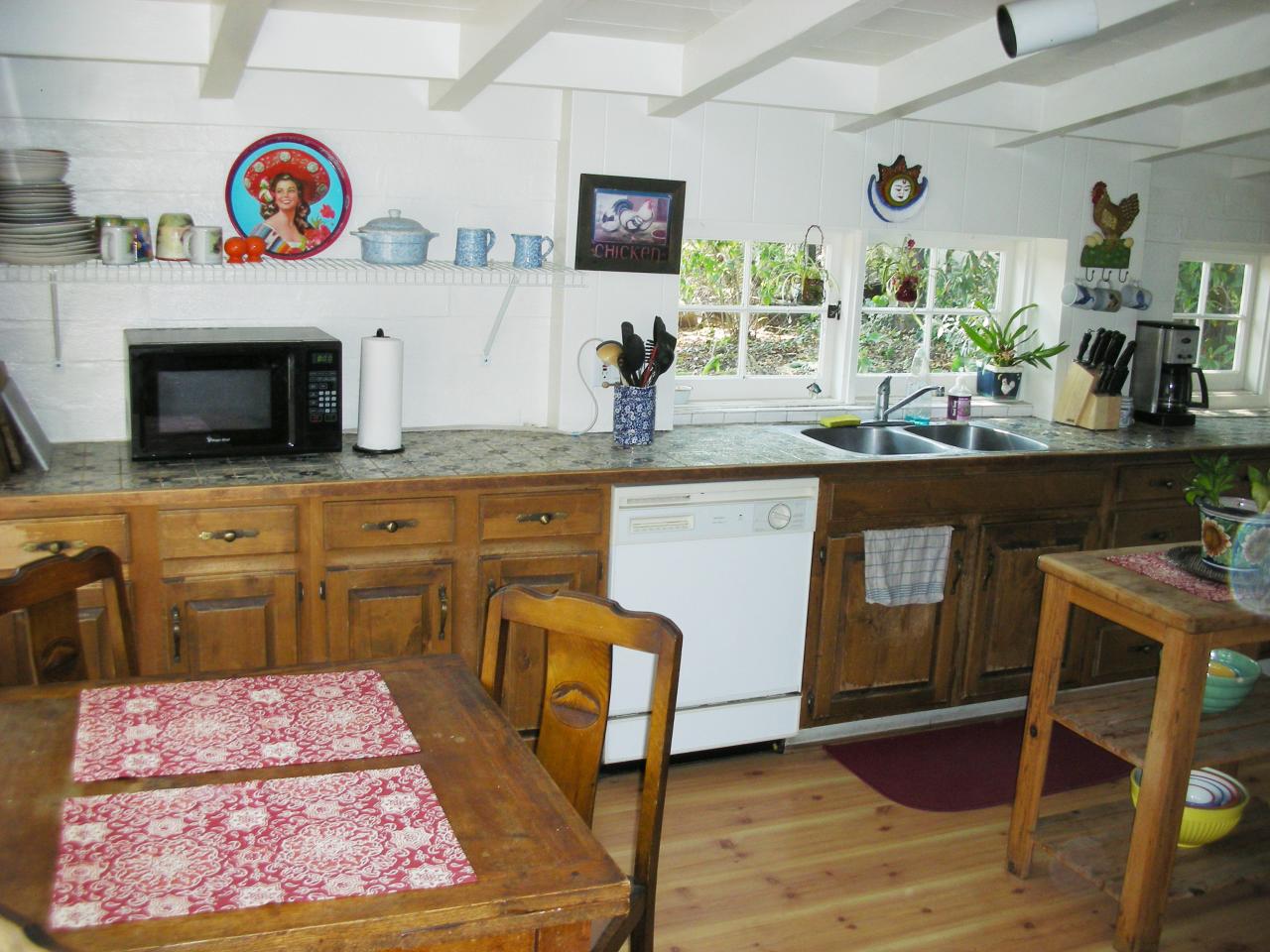 914 Cheltenham Road Santa Barbara, CA 93105 - Photo 5 of 17 Kitchen