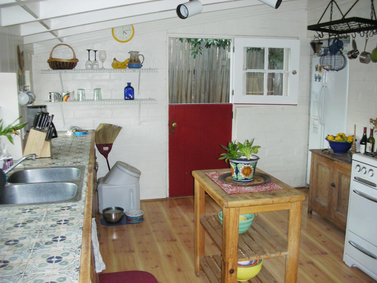 914 Cheltenham Road Santa Barbara, CA 93105 - Photo 6 of 17 Kitchen