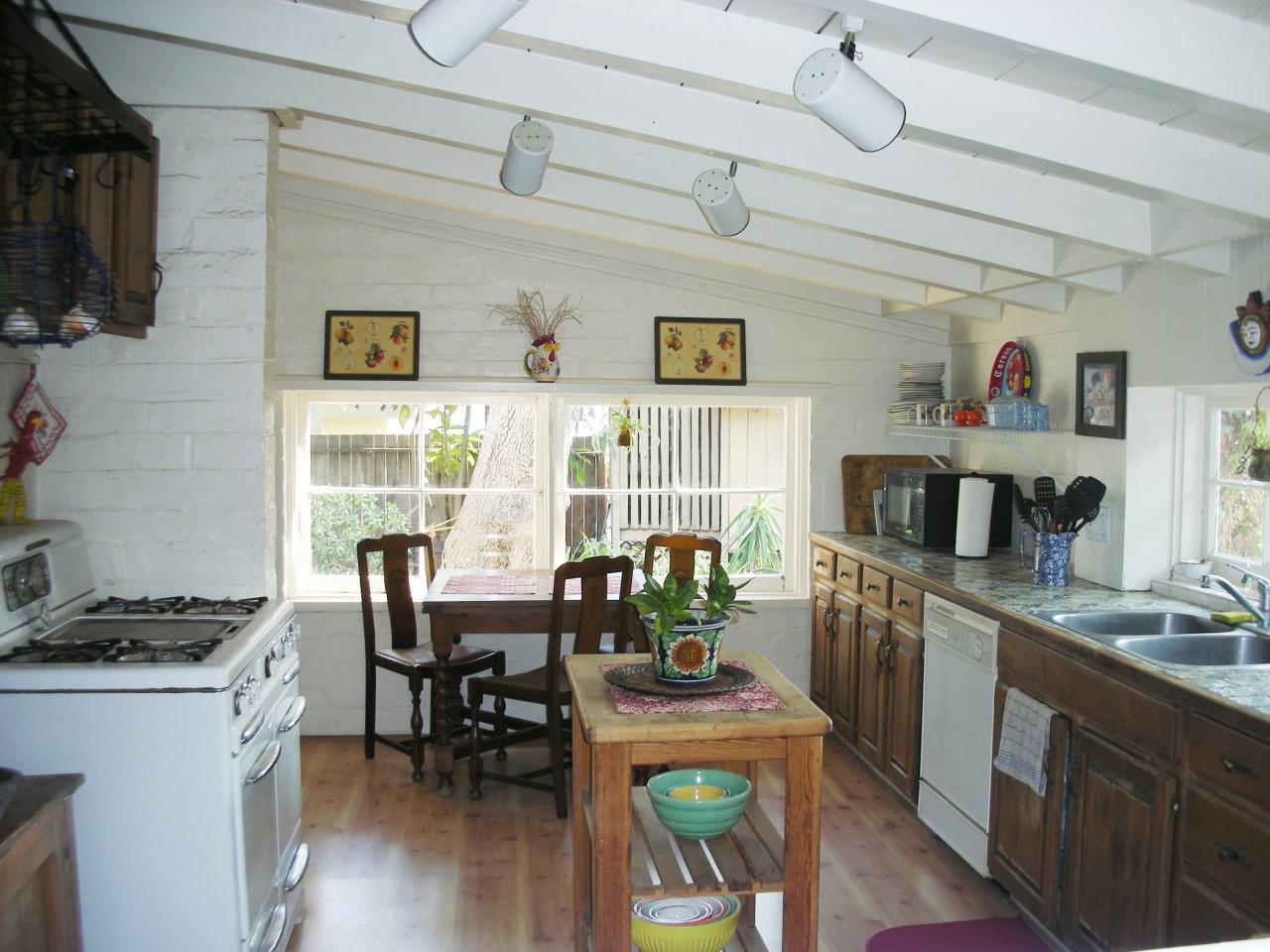 914 Cheltenham Road Santa Barbara, CA 93105 - Photo 7 of 17 Kitchen