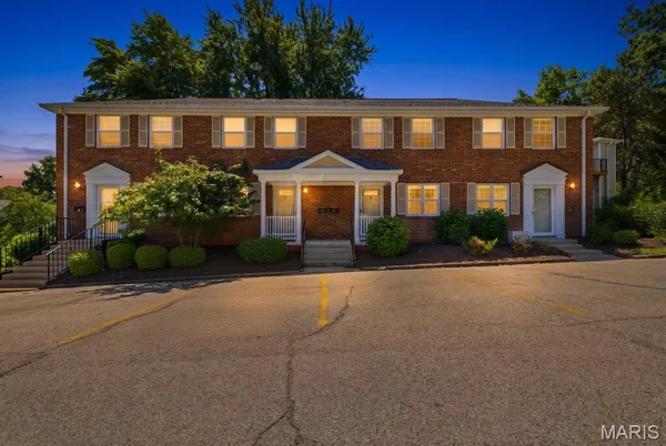 $169,900 | 1746 Redbird Cove, Brentwood, MO 63144