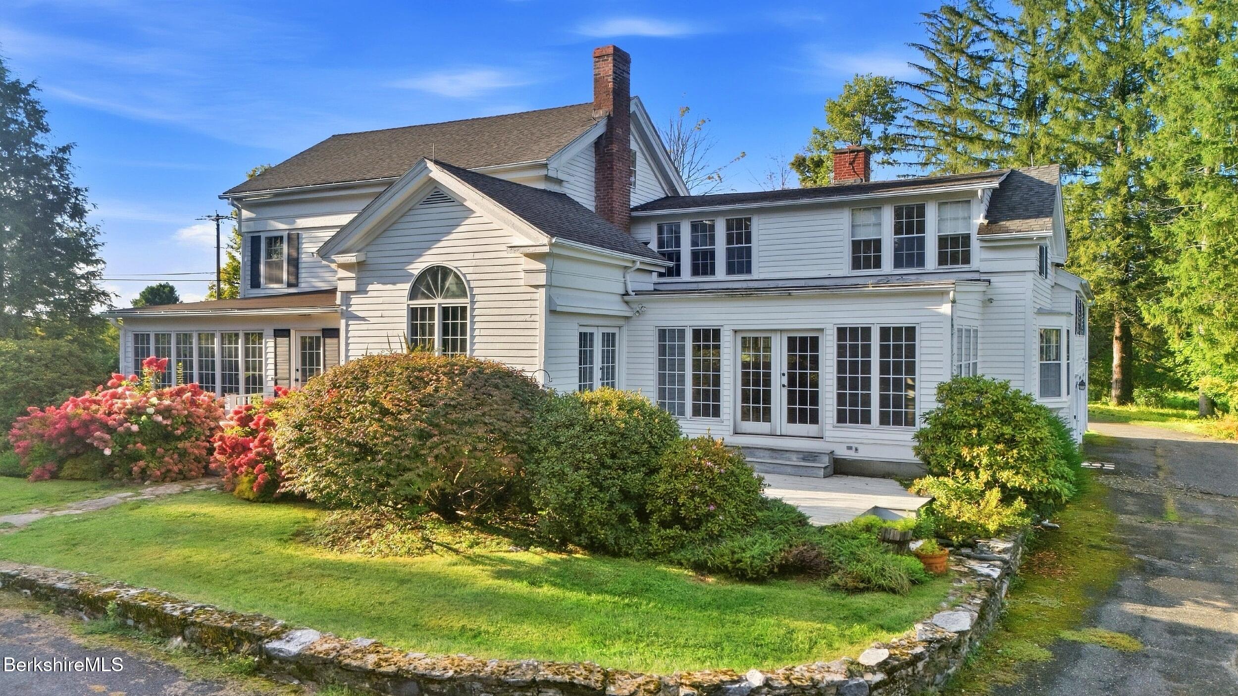 EXTERIOR - SIDE OF HOUSE/PATIO