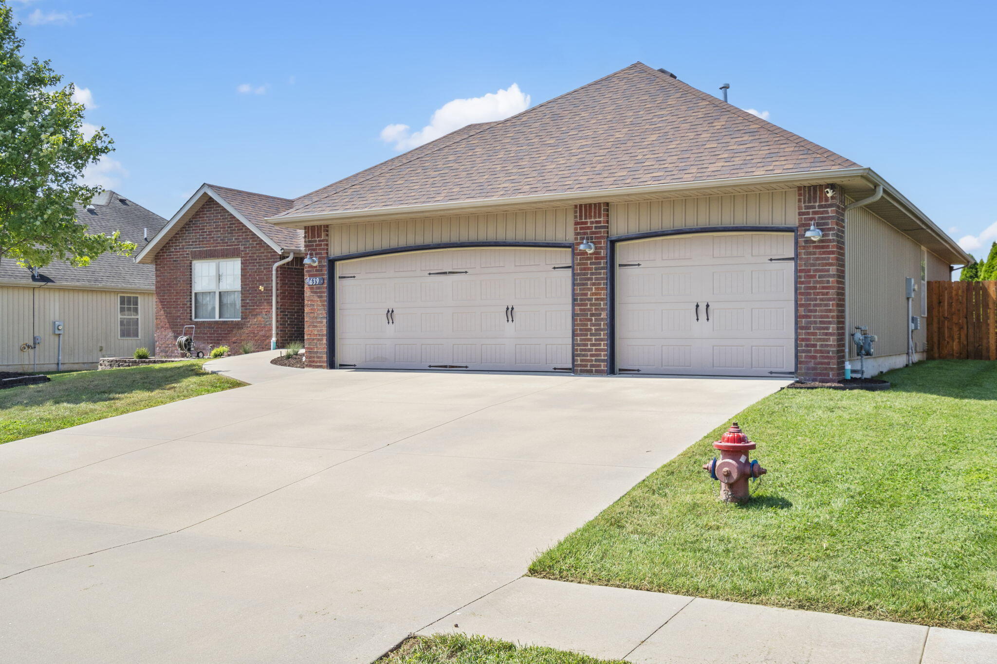639 North Rockingham Avenue Nixa, MO 65714 - Photo 3 of 11 .