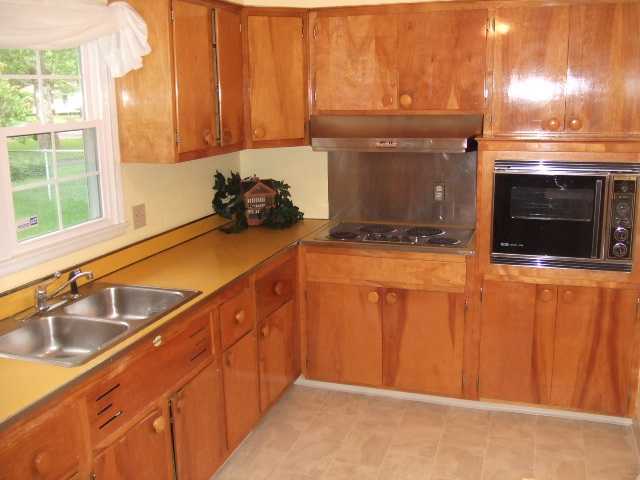 4588 Annhurst Road Columbus, OH 43228 - Photo 3 of 15 Gallery Image 3