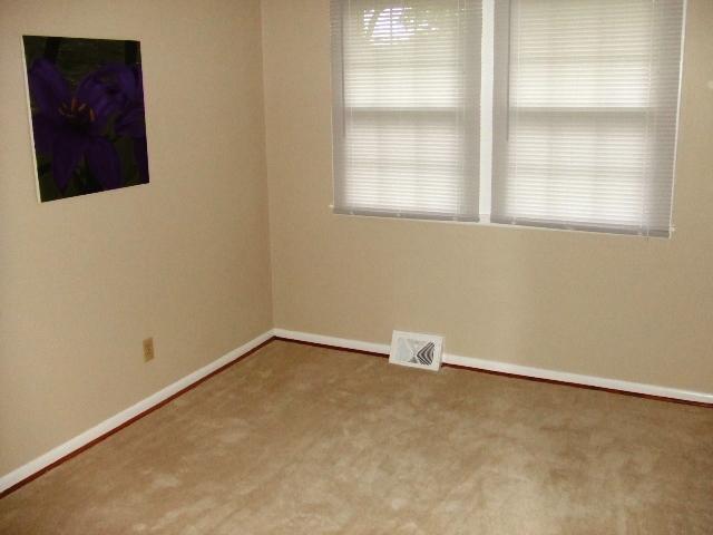 4588 Annhurst Road Columbus, OH 43228 - Photo 7 of 15 Gallery Image 7
