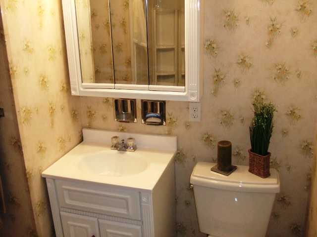 4588 Annhurst Road Columbus, OH 43228 - Photo 9 of 15 Gallery Image 9