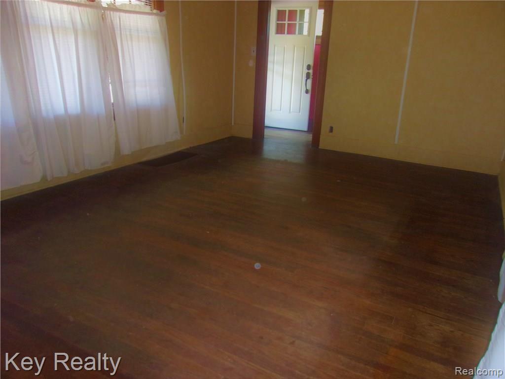 37016 Goddard Road Romulus, MI 48174 - Photo 12 of 23 240_2285 (2).JPG