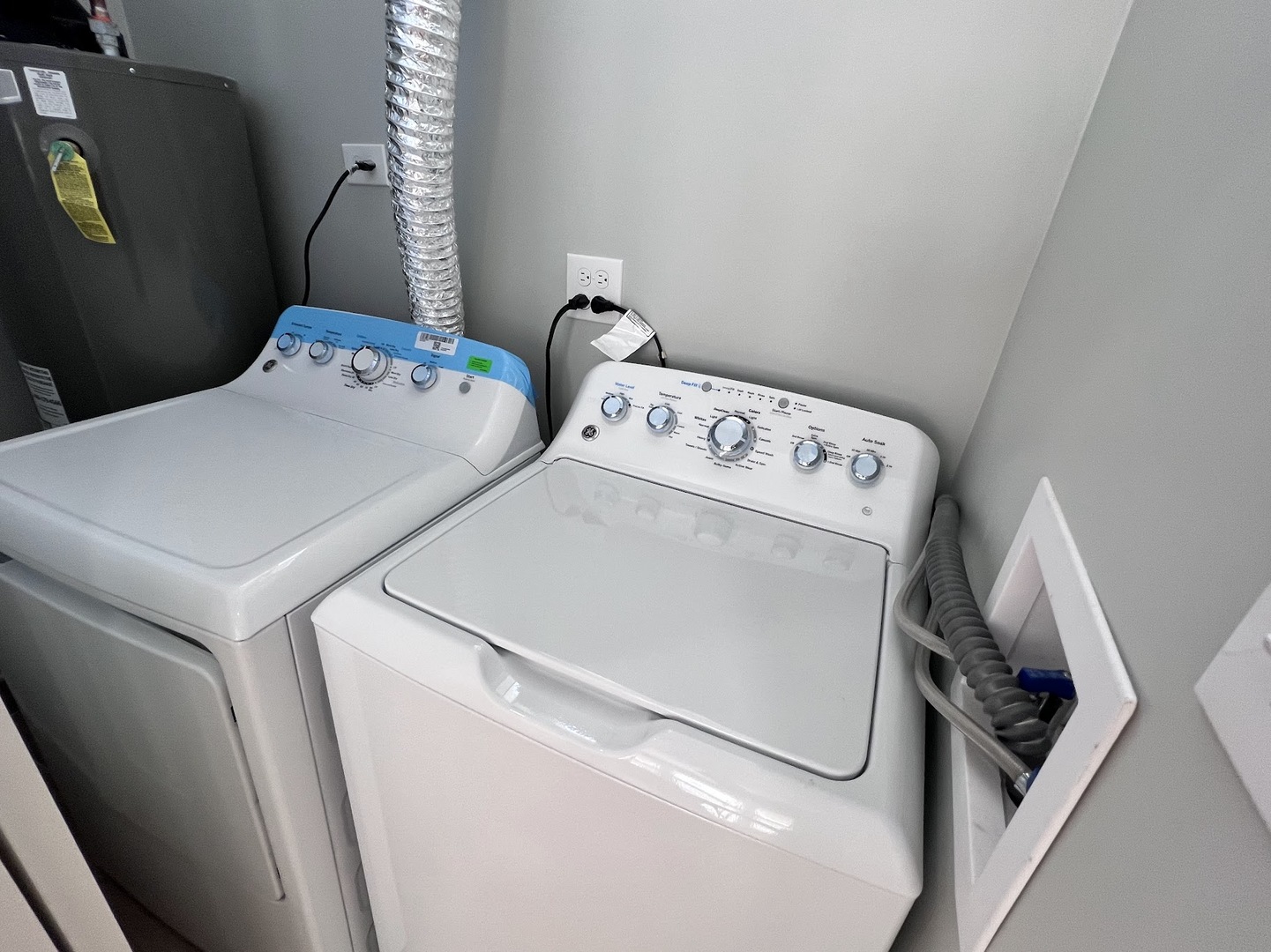 4244 North Spaulding Avenue, Unit 3 Chicago, IL 60618 - Photo 16 of 16 a utility room with dryer and washer