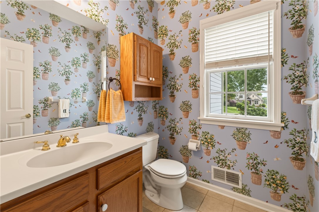 9 Cheshire Ridge Victor, NY 14564 - Photo 27 of 45 1st Floor powder room