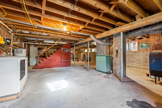 $785,000 | 117 Taylor Woods Road, Belgrade, ME 04917