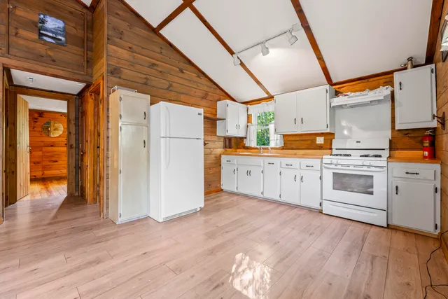 $785,000 | 117 Taylor Woods Road, Belgrade, ME 04917