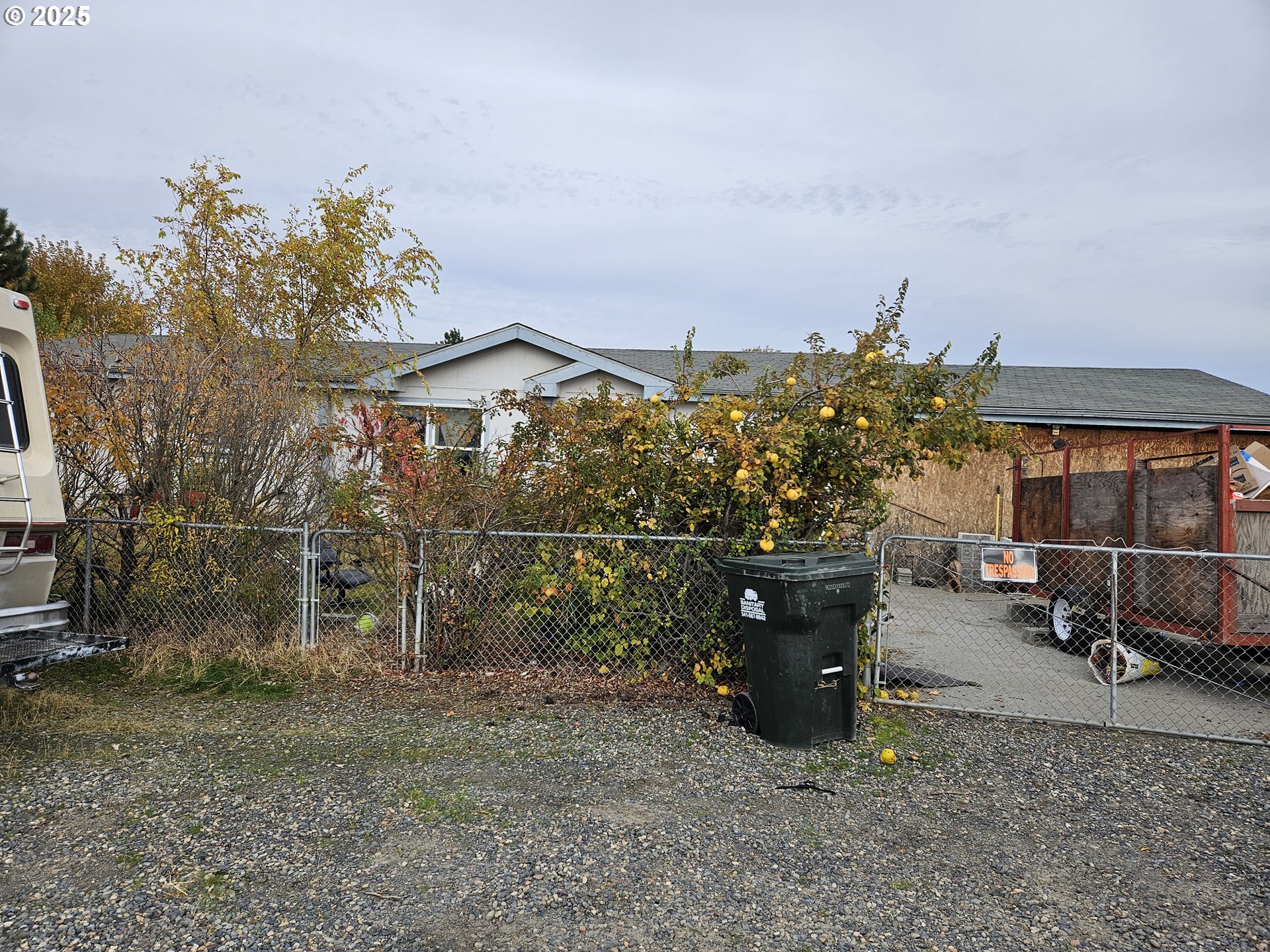 855 South E Utah Avenue Irrigon, OR 97844 - Photo 1 of 1 a view of a terrace with sitting area