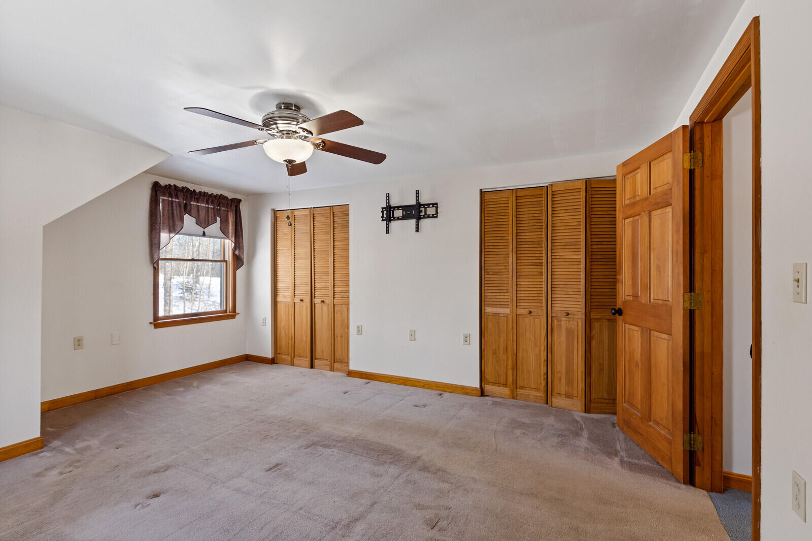135 South Pond Road Winslow, ME 04901 - Photo 22 of 47 22 2nd floor bedroom