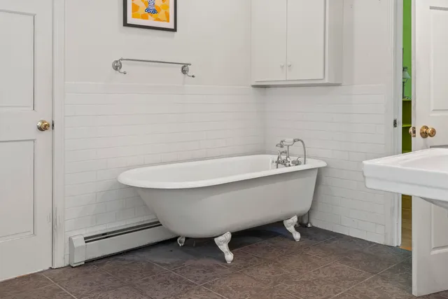 $1,195,000 | 433 Fogler Road, Bremen, ME 04551