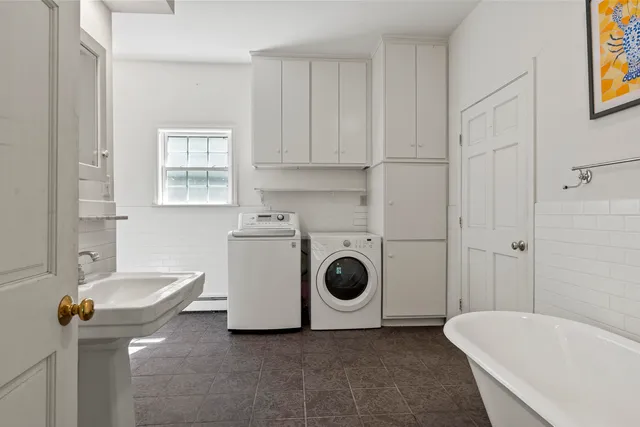 $1,195,000 | 433 Fogler Road, Bremen, ME 04551