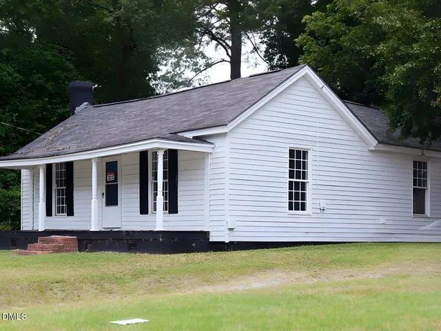 a view of a house with swimming pool and a yard
