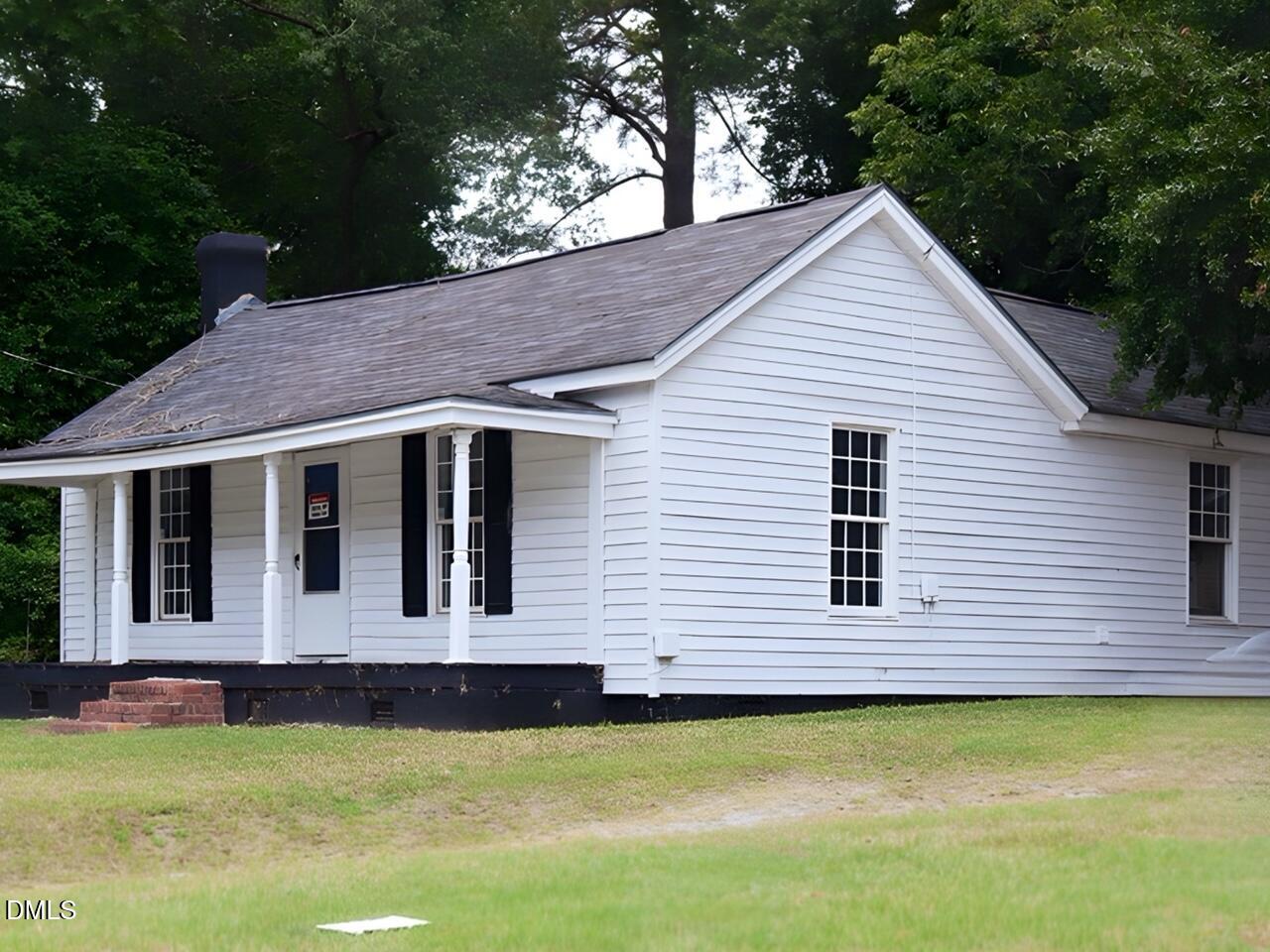 240 East Raleigh Boulevard Rocky Mount, NC 27801 - Photo 4 of 23 a view of a house with swimming pool and a yard