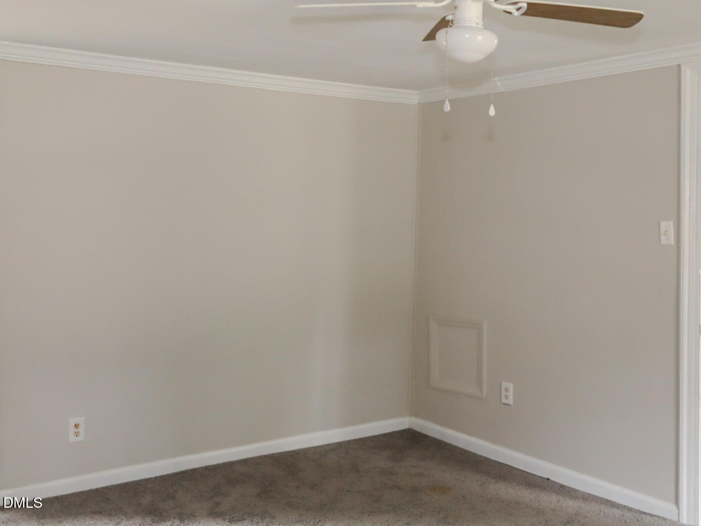 240 East Raleigh Boulevard Rocky Mount, NC 27801 - Photo 9 of 23 a room that has a window in it