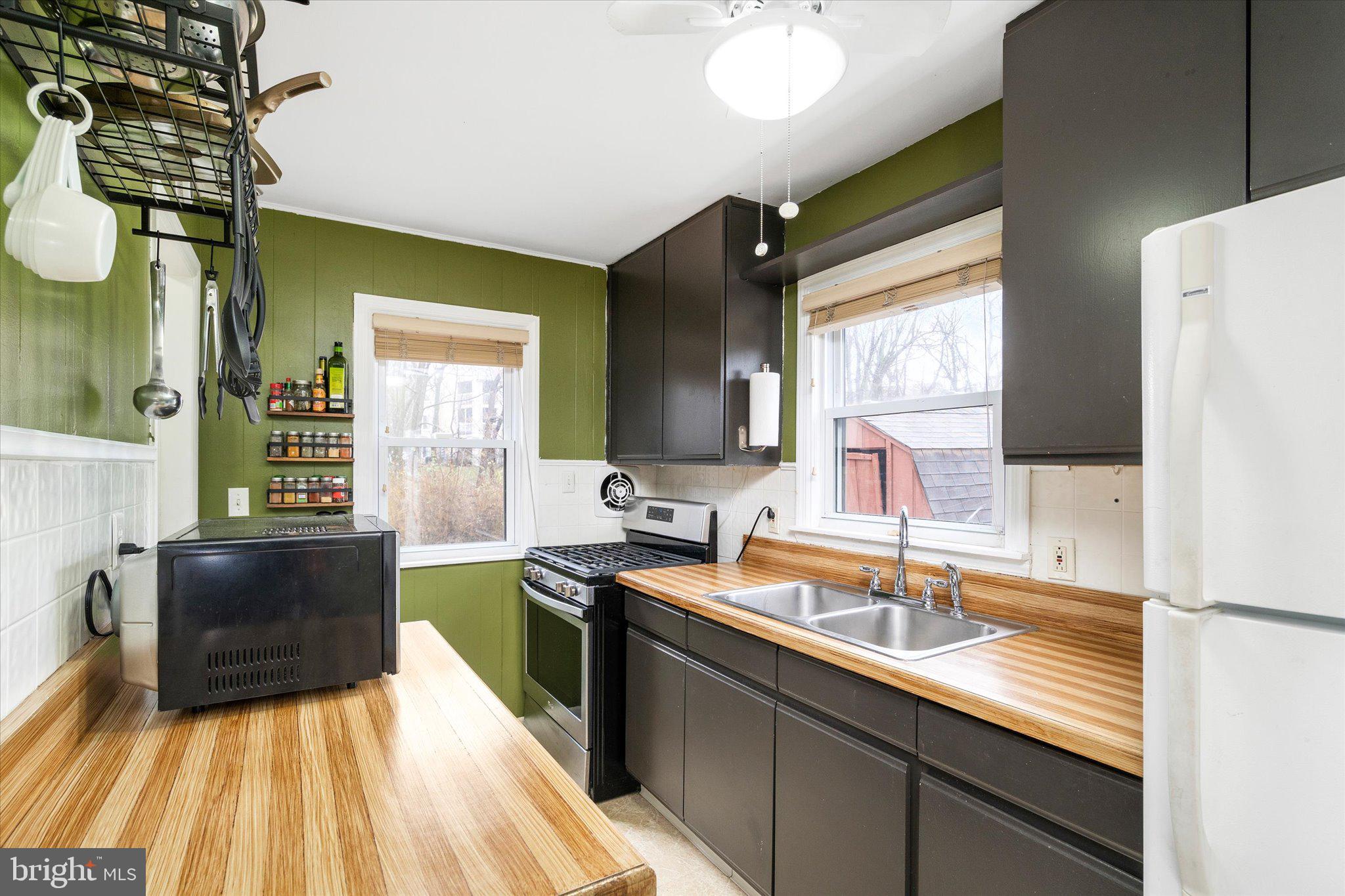 310 Wynnewood Road Ewing, NJ 08628 - Photo 7 of 29